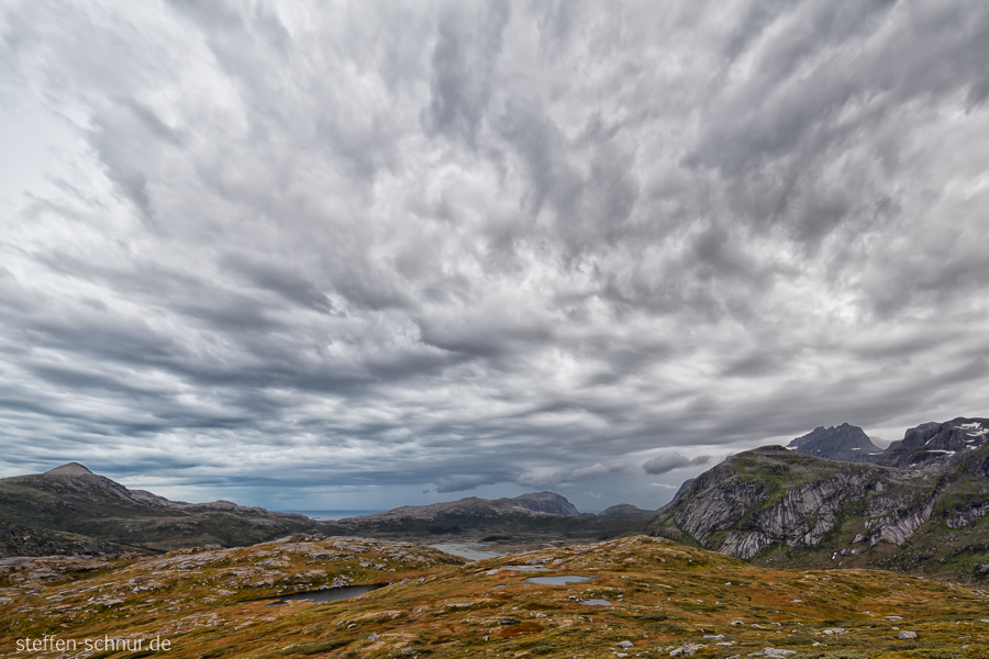 Flakstadoy Gipfel Landschaft Lofoten Natur Norwegen Regenwetter