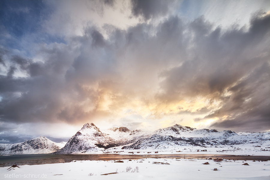 Schnee Berge Fjord Himmel Lofoten Norwegen Sonne