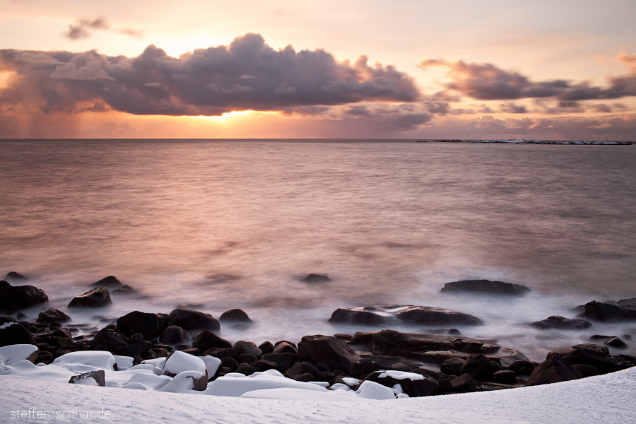 Schnee Sonnenuntergang Küste Langzeitbelichtung Lofoten Meer Norwegen