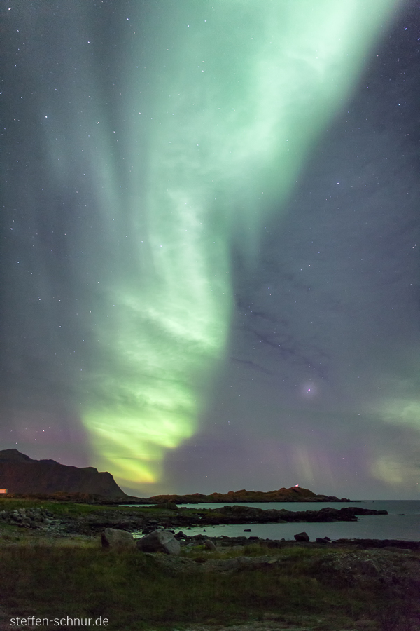 Aurora borealis Nordmeer Küste Lofoten Nordlicht Norwegen Steine