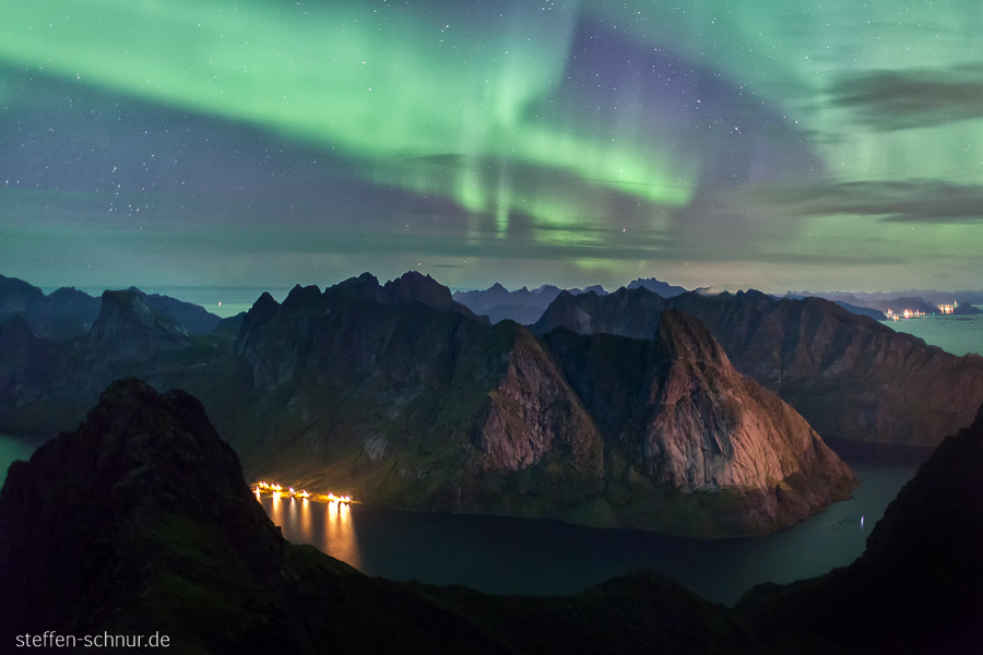 Aurora borealis Übersicht Reinefjord Lofoten Nacht Natur Nordlicht