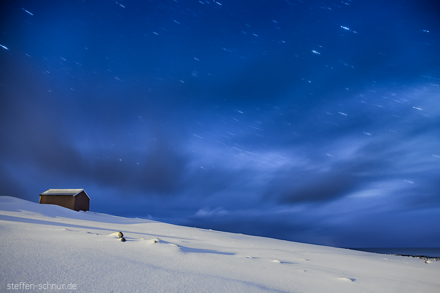 Schnee Einsamkeit Hütte Langzeitbelichtung Lofoten Norwegen Sterne
