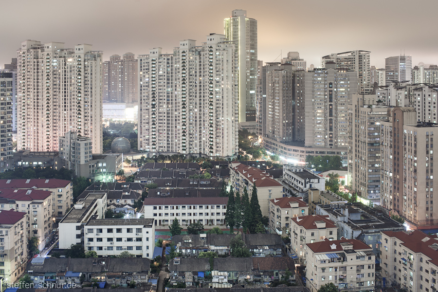 Shanghai China Alt/Neu Kontrast Wohnhäuser alte Häuser