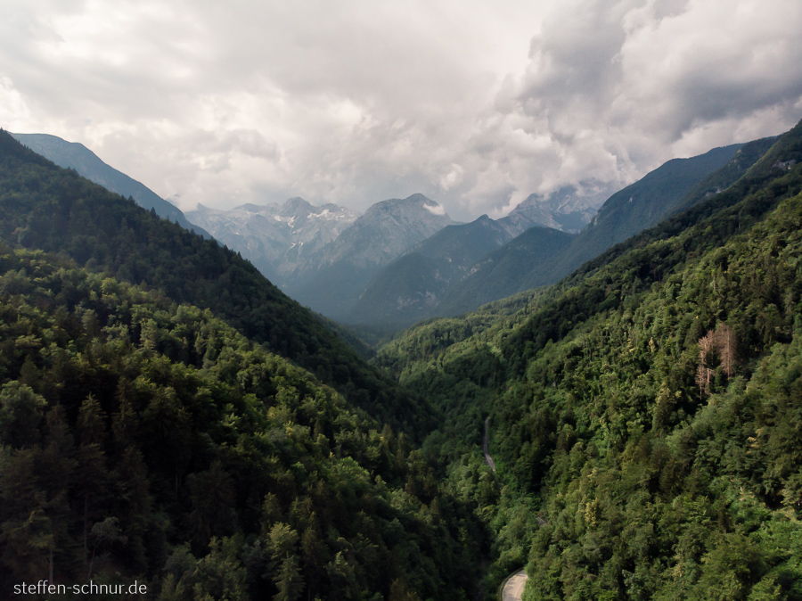 Berge Slowenien Strasse Wald Wolken