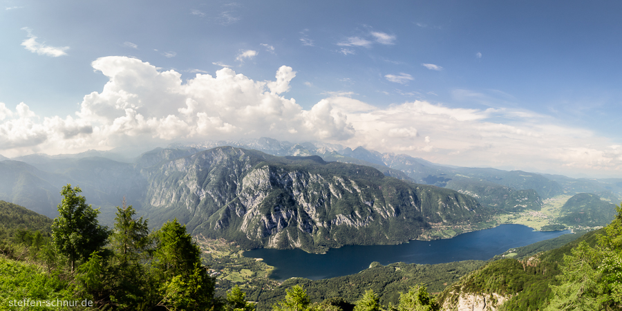 Berge Bohinjsko jezero Wocheiner See Slowenien Panorama von oben