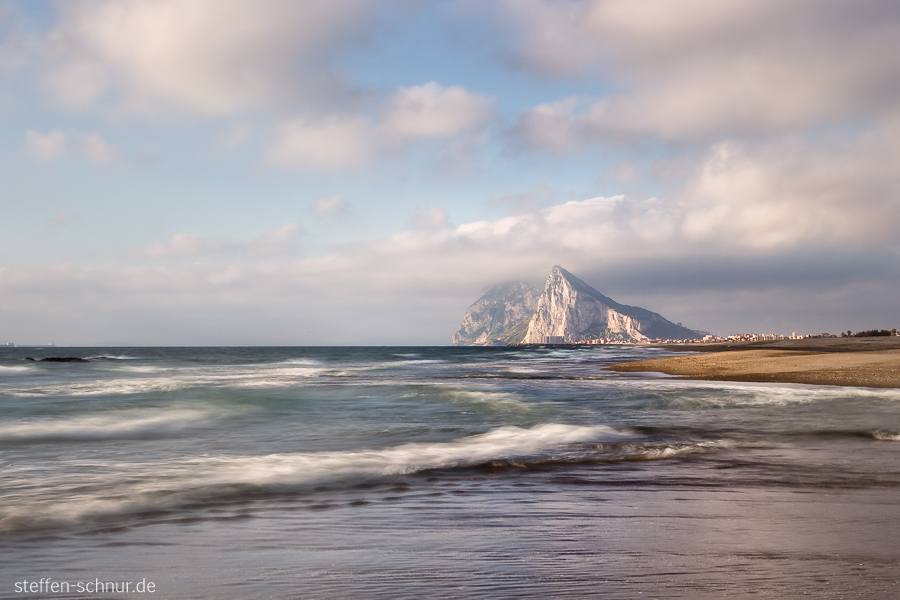 Mittelmeer Gibraltar Spanien Andalusien Strand Wellen