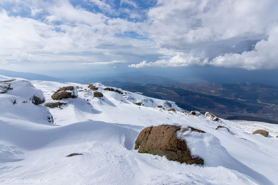 Schnee Berge Hochland Spanien Felsen Wolken von oben