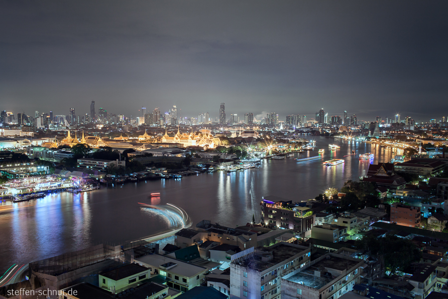 Großer Palast Chao Phraya River Übersicht Bangkok Thailand Nacht dunkel