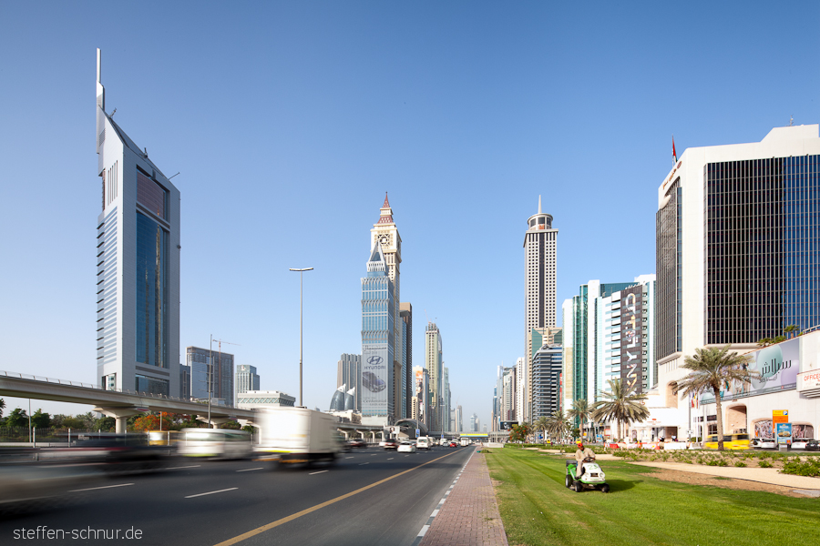 Autos Autobahn Dubai Hochhäuser Rasenmäher Schnellstrasse VAE
