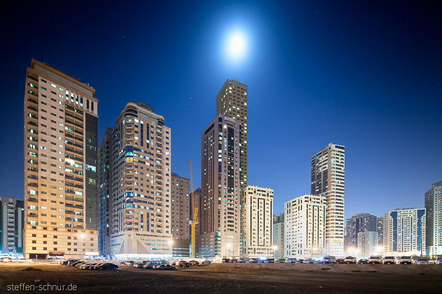 Autos Mond Sharjah Baukran Hochhäuser Parkplatz Sterne